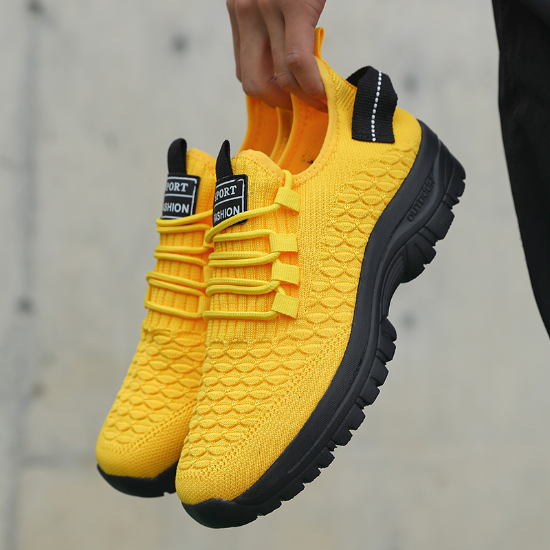 Outdoor Adventure For Adults - Tênis masculino amarelo brilhante ao ar